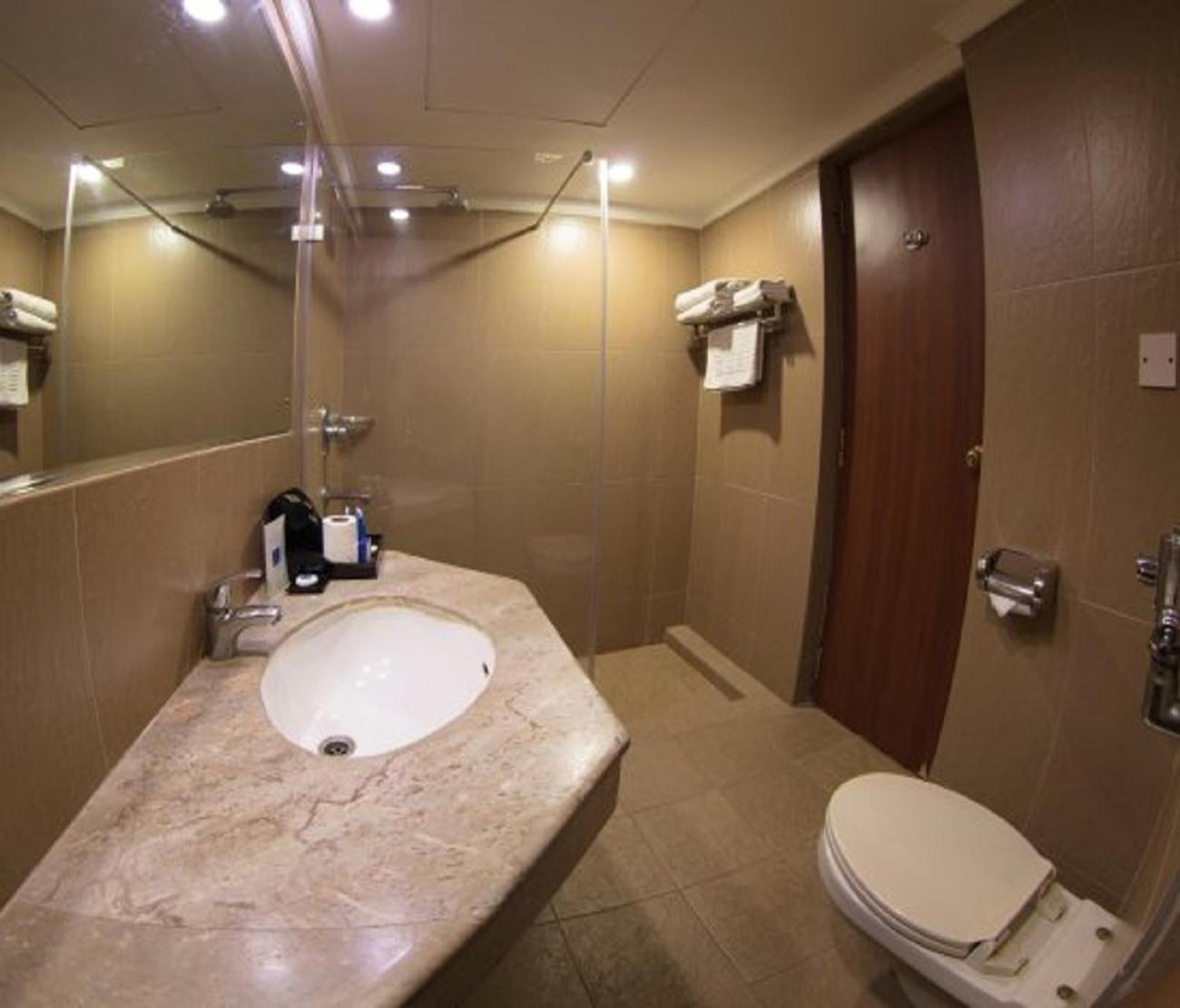 Hotel Tulip Near Delhi Airport Нью-Дели Экстерьер фото